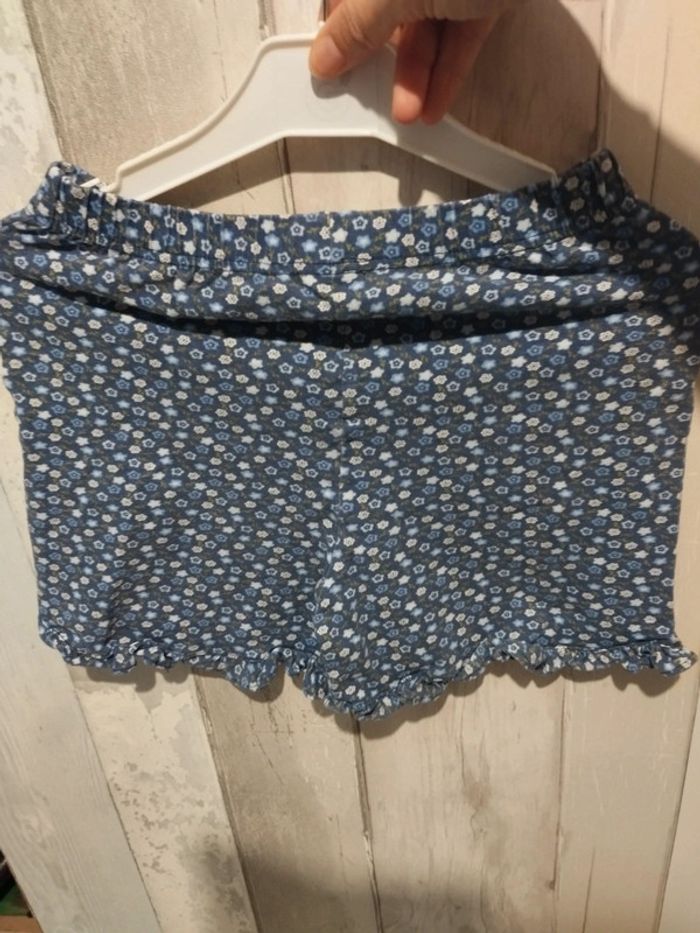 short fille à fleurs - photo numéro 4