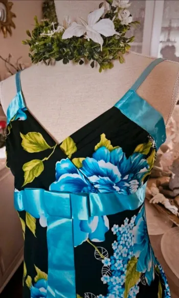Robe fleurie noir/bleue Jus d'Orange Taille 38/40 Neuve