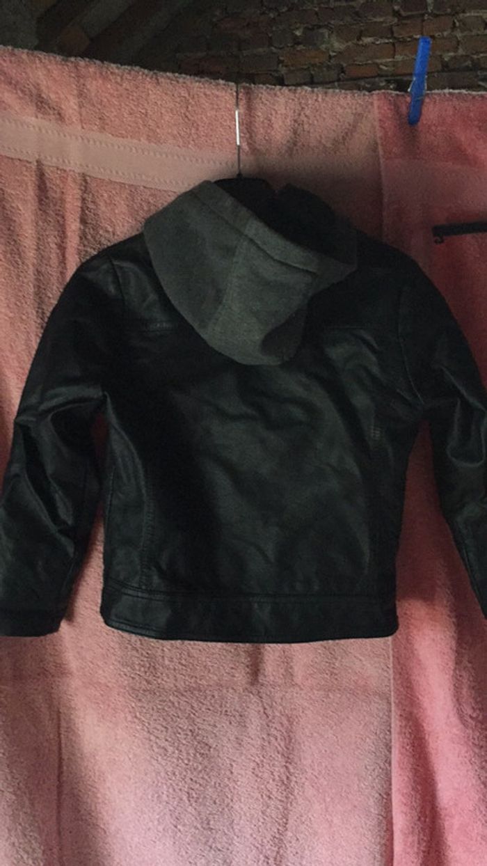 Veste similicuir avec capuche - photo numéro 2