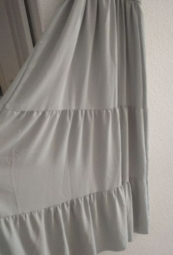 Belle robe neuve à fine bretelles