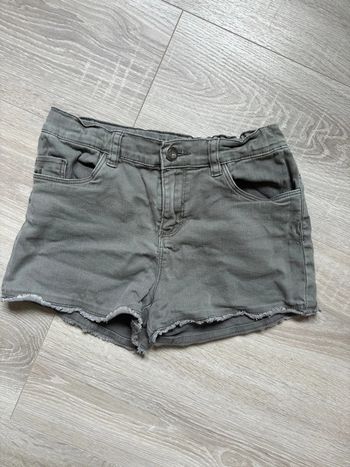 Short jeans gris