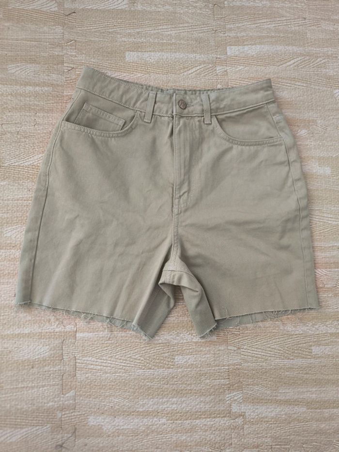 Short kaki