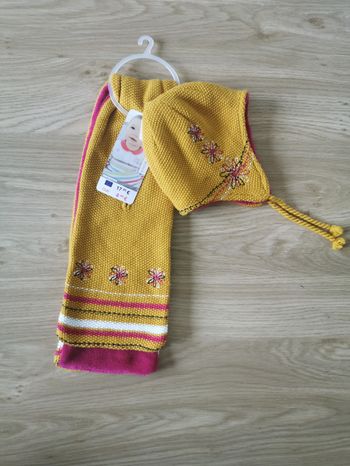 Lot écharpe bonnet et écharpe