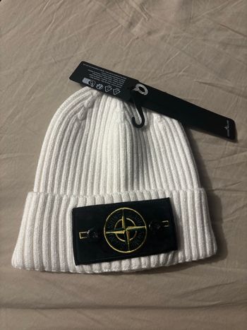 Bonnet blanc neuf avec étiquette