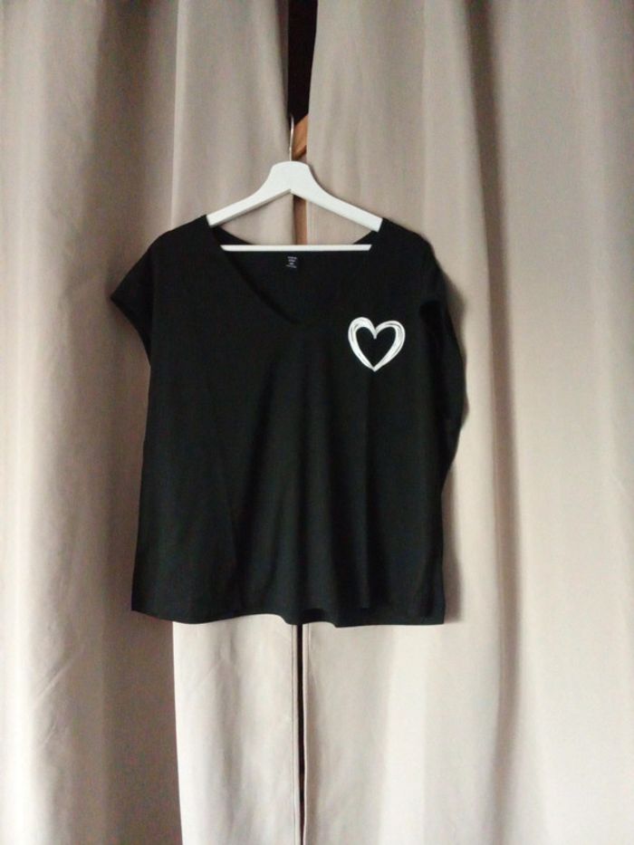 Tee shirt noir coeur blanc Shein Taille 42
