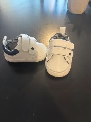 Petite chaussures chaussons - 0/3 mois