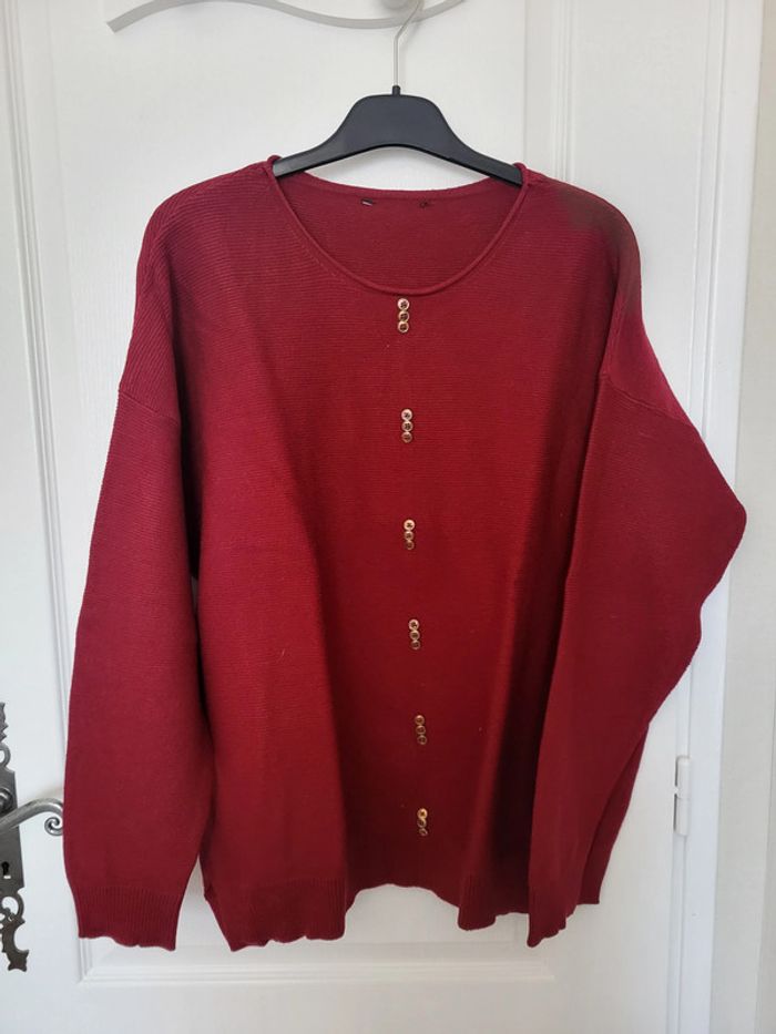 Pull bordeaux avec faux boutons Plus