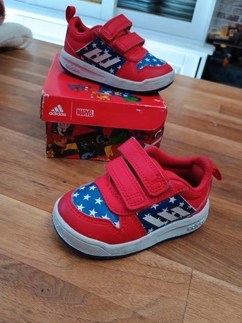 Basket adidas captain America