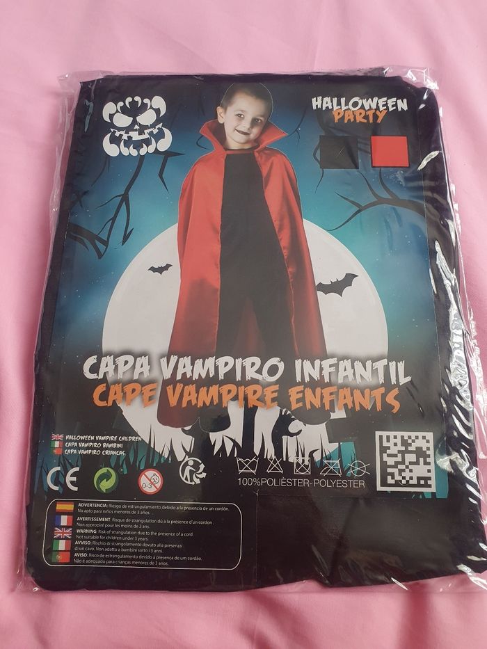 Cape de vampire enfant neuf noir halloween