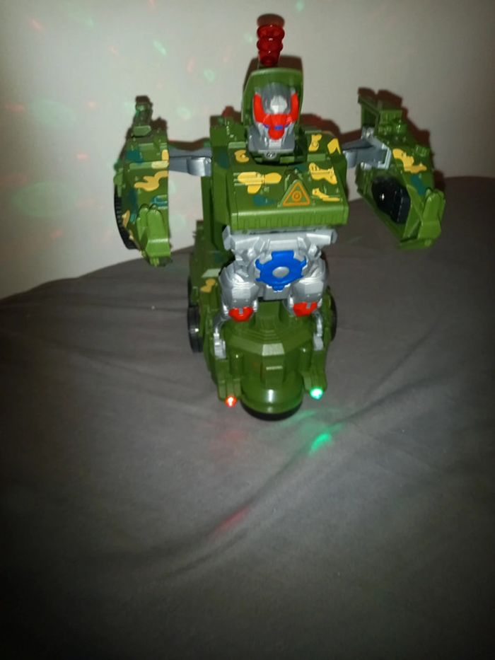 Char robot blindé lumineux sonore - photo numéro 2