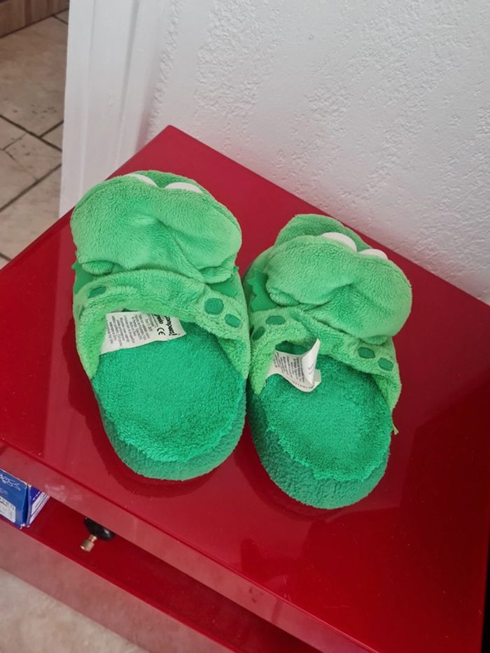 Chaussons crocodile 🐊 stompeez 28-30 comme neuf - photo numéro 7