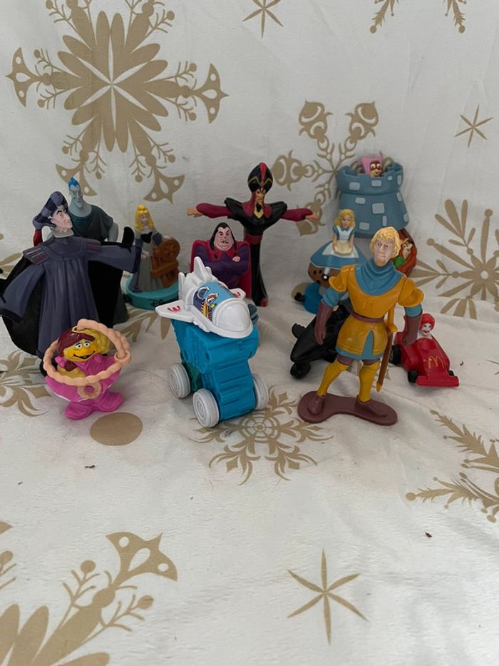 Lot de 11 figurines mc do Disney et autres