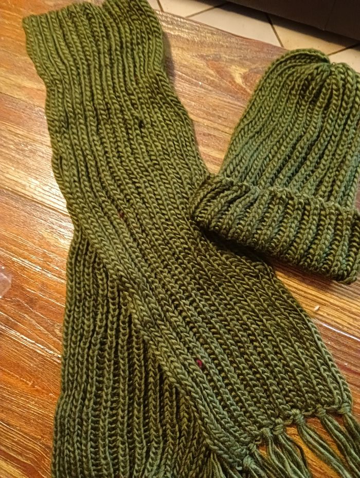 Ensemble bonnet/ écharpe NEUF - photo numéro 6