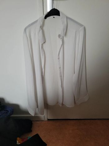 Chemise légèrement transparente
