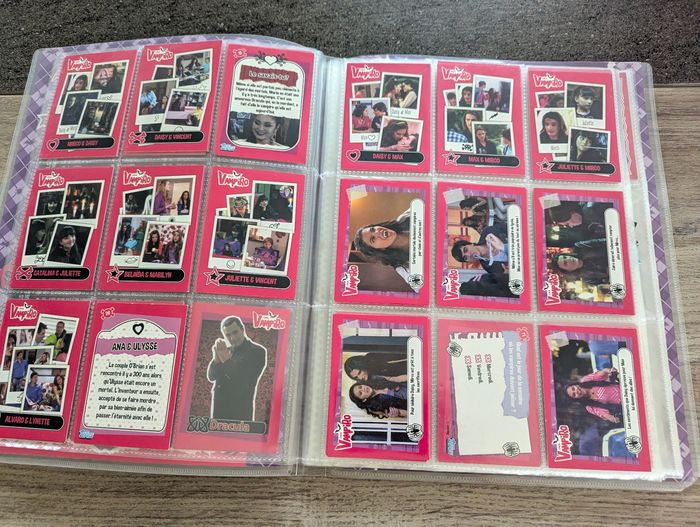 Vend classeur avec cartes collection chica vampiro
Voir photos pour voir la totalité des cartes présentes - photo numéro 3