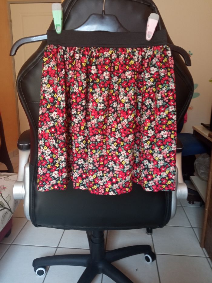 Jupe a petit fleur taille 10 ans