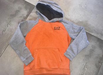 Sweat à capuche  Poche sur le devant  Emporio Armani 12 ans tbe EA7