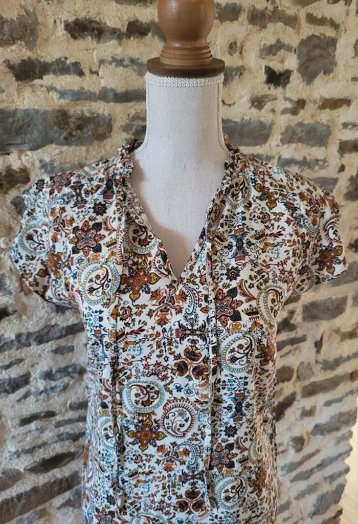 Blouse manches courtes à motifs imprimé cachemire écru rouille bleu Camaïeu Taille 38 - photo numéro 2
