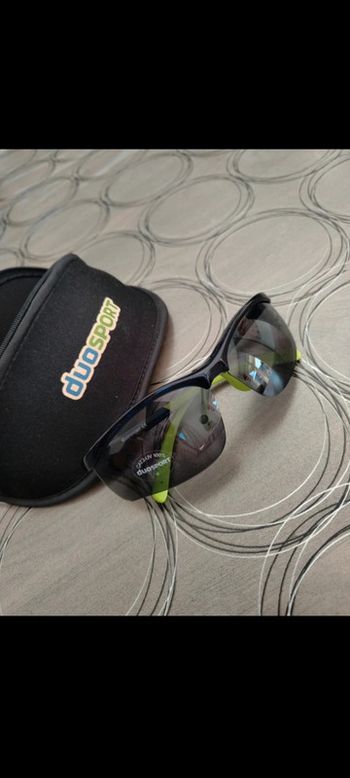 Lunettes de soleil complètement neuve