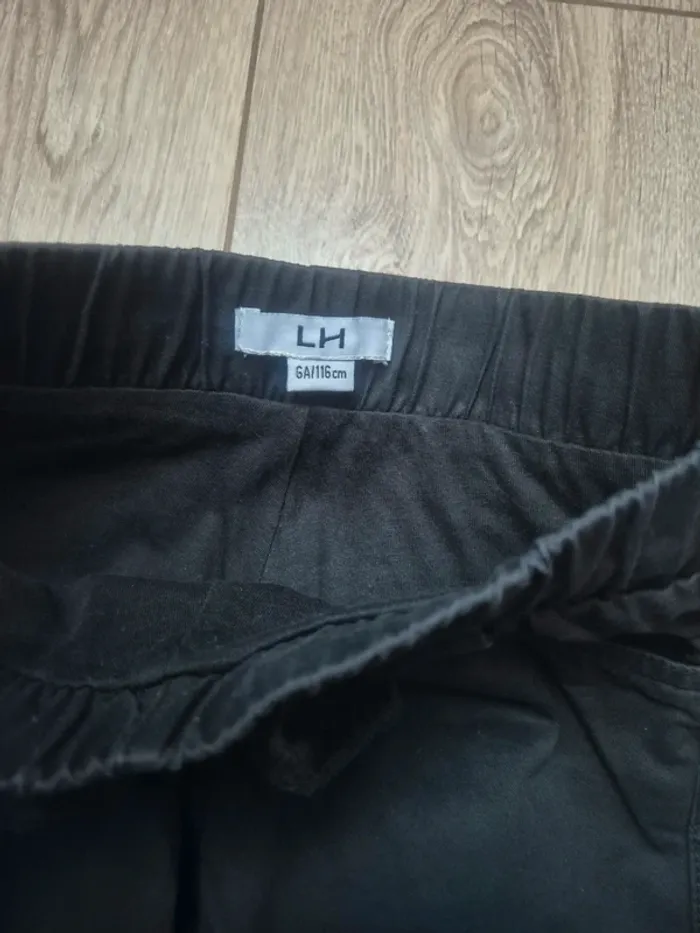 Pantalon doublé la halle noir 6 ans en excellent état - photo numéro 2