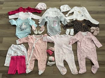 Lot de vêtements bébé Fille 8 à 14 mois - 20 Euros le lot + livraison