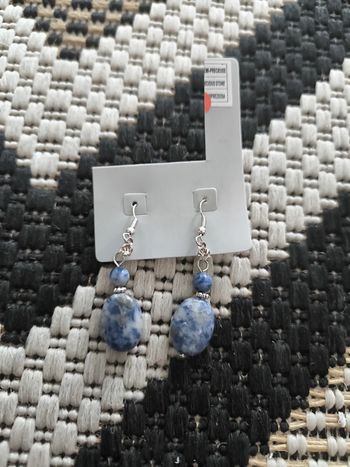 Boucle d'oreille pierre bleu neuve