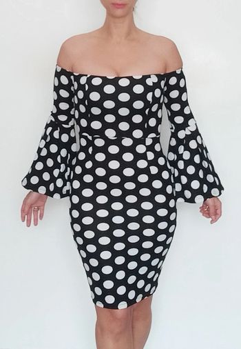 Robe à pois épaules nues chic TU