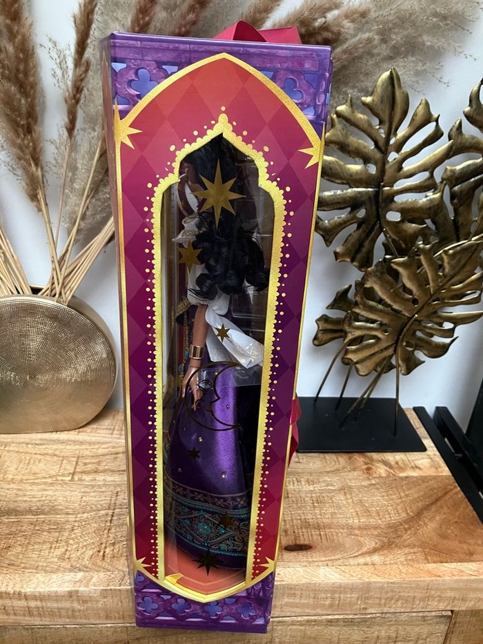 Poupée Esmeralda édition limitée non déboxer - photo numéro 4