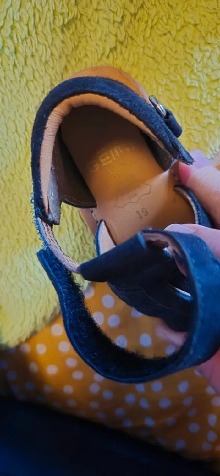 Chaussures taille 19 - photo numéro 3