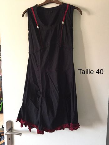 Robe noire/rouge Taille 40