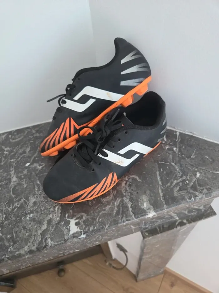 Chaussures de rugby ou foot à crampon pro touch taille 30
