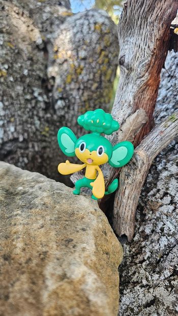 Super figurine Pokemon feuillajou