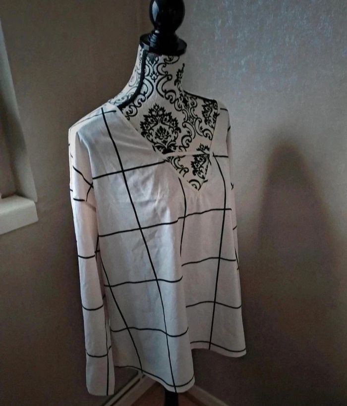Jolie blouse manches longues col en V taille 3XL ou 50 - photo numéro 3