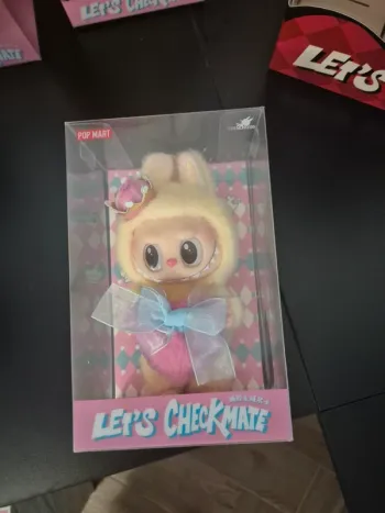 Pop mart let's checkmate Queen