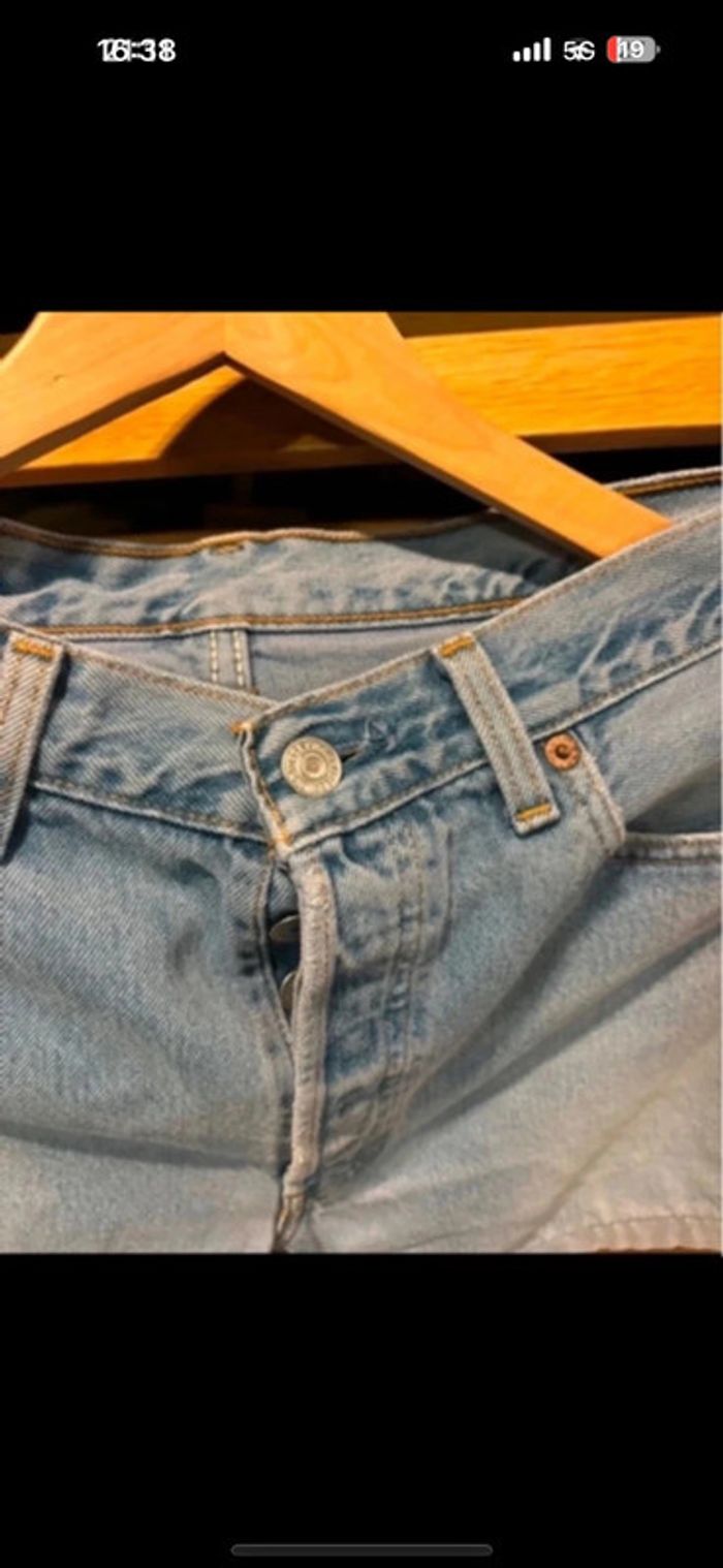 Short en jean Levi’s femme - Taille 33 vintage - photo numéro 5