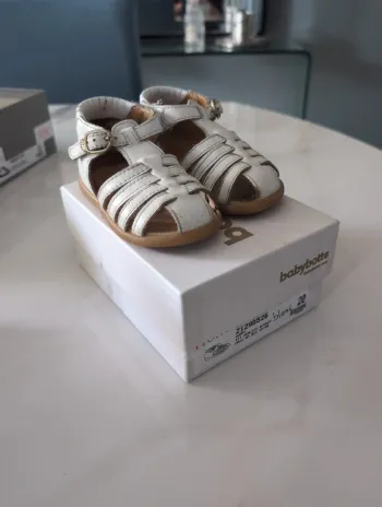 Sandales babybotte taille 20