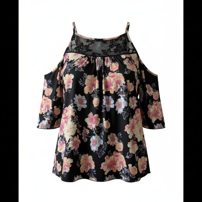 haut à épaules dénudées – motif floral