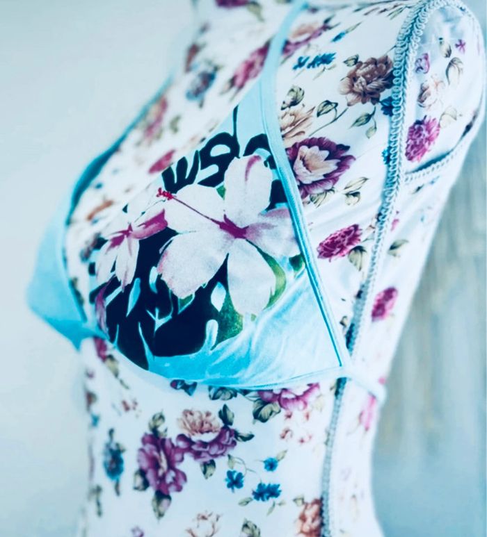 👙 Haut de maillot de bain triangle – Turquoise fleuri 🌸