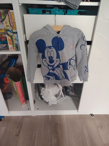 Gilet Mickey taille 6ans