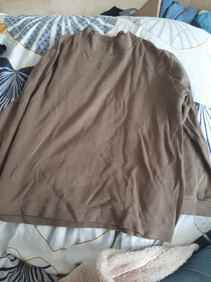 Pull col roulé taille 6ans