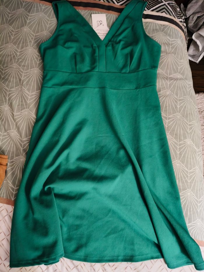 Robe verte patineuse cache cache neuve avec étiquette