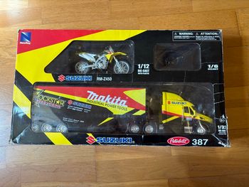 Lot camion et moto Suzuki  new ray