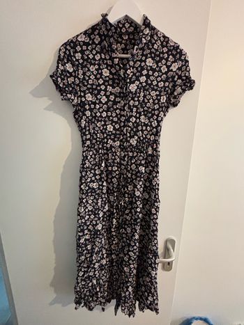 Robe chemise à fleurs et ceinture