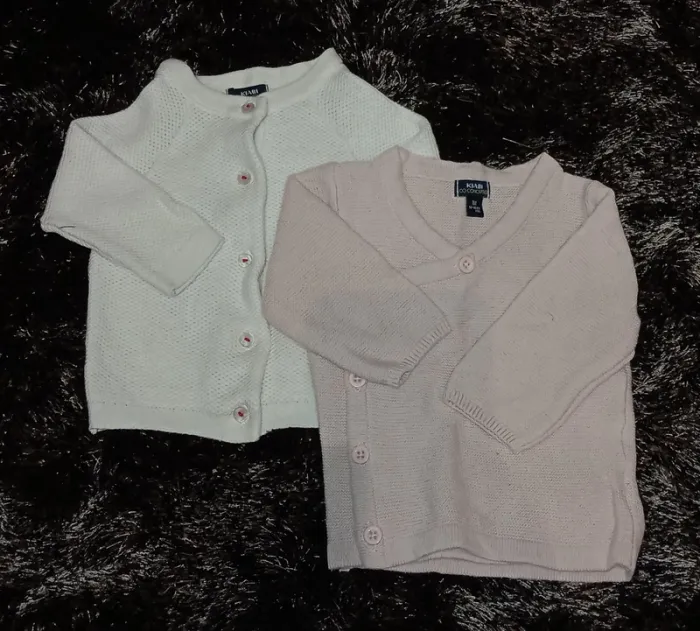 Lot 2 gilets chaud fille 1 mois