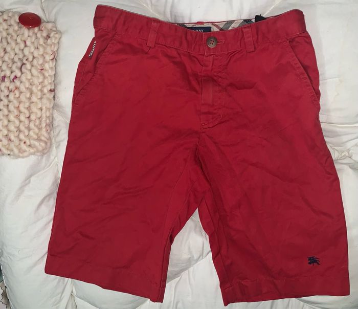 Short rouge Burberry 8 ans