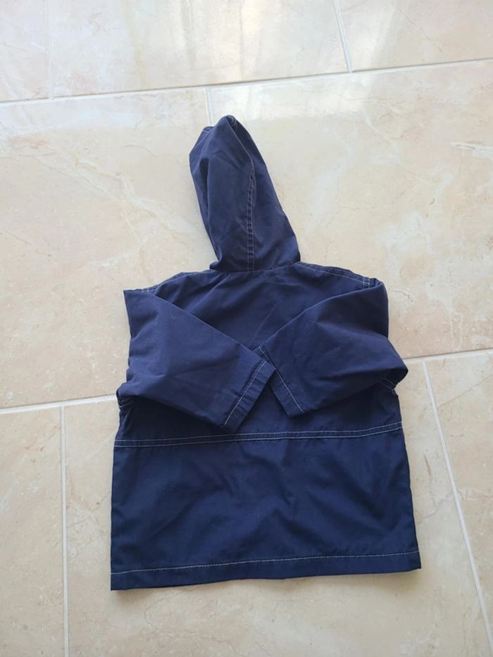 Trench bleu marine à capuche vintage • 12 mois - photo numéro 3