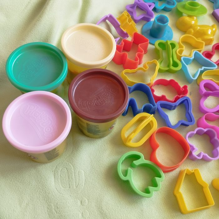 64 Moules pour pâte à modeler + pots - photo numéro 2