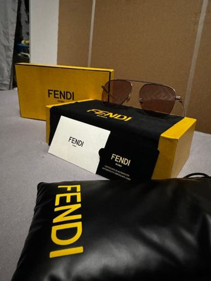 Lunette fendi authentique - photo numéro 4