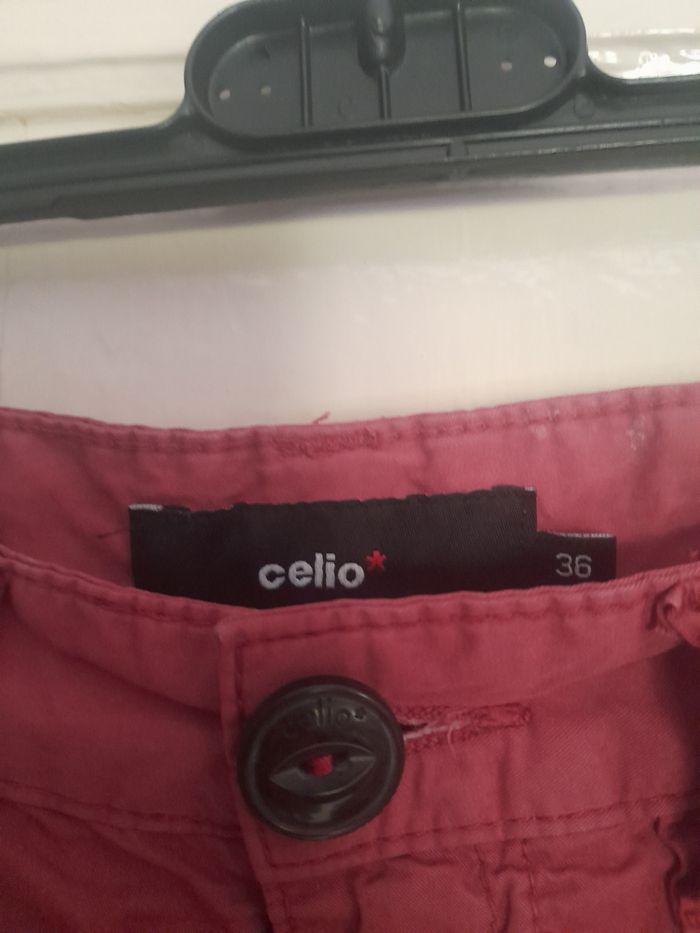 Short/bermuda rouge, marque Celio, taille 36 - photo numéro 2