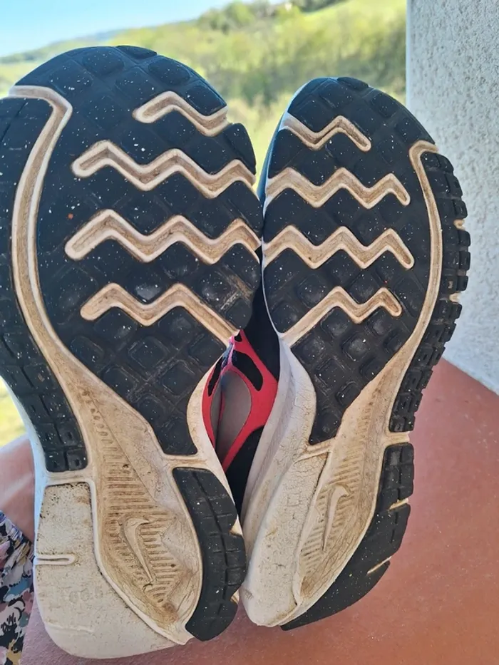 Baskets Nike Fille 36 noires et fushias - photo numéro 4